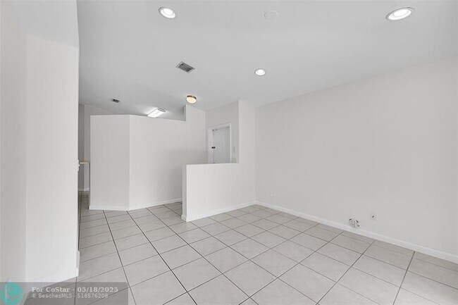 Building Photo - 5642 NW 118th Dr