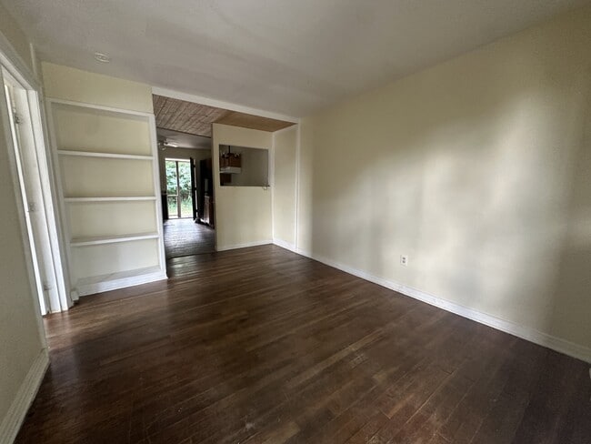 Building Photo - 301 W Lula St