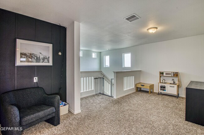 Building Photo - 7517 Red Cedar Dr