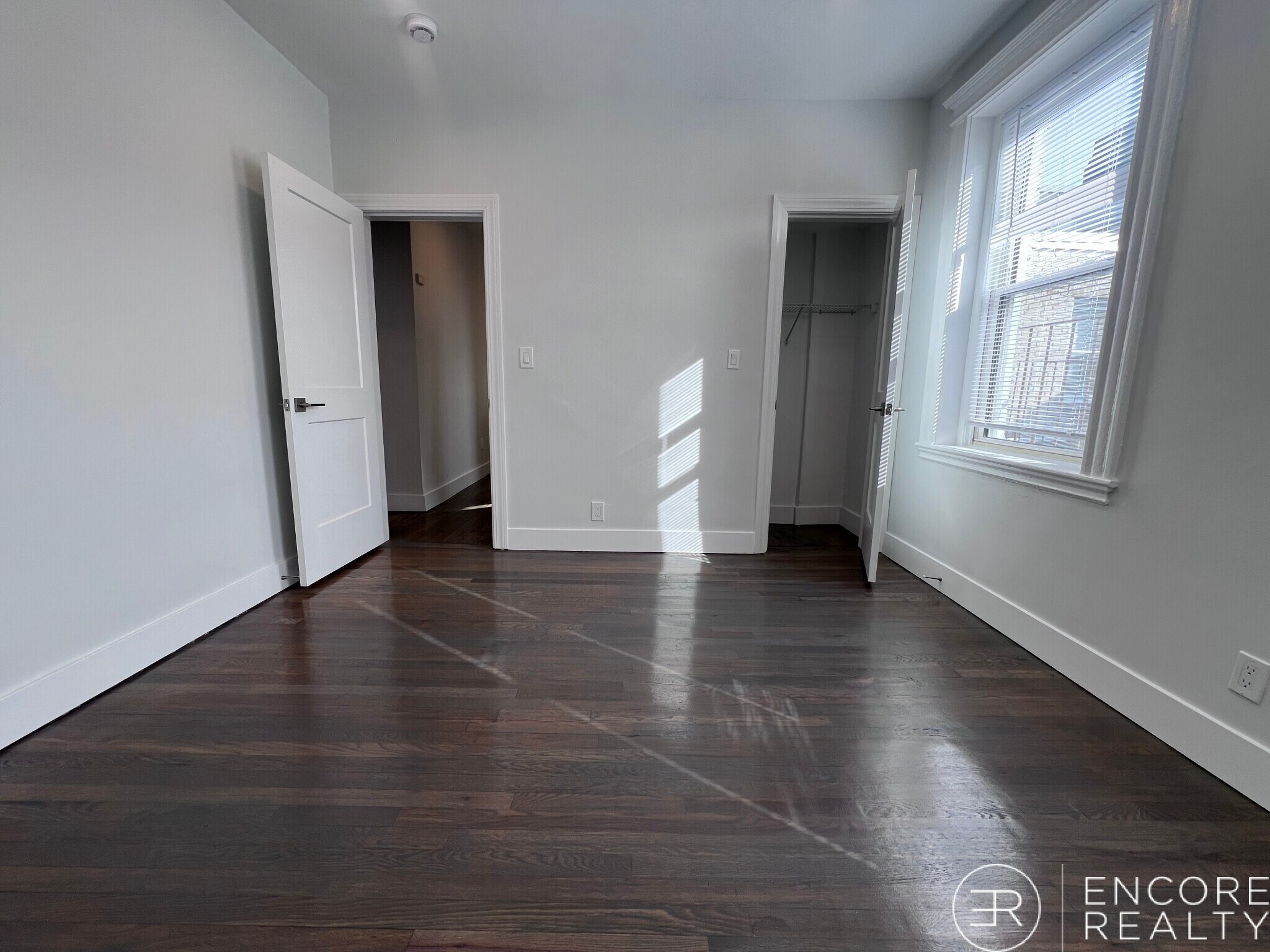 Building Photo - 65 Park Dr