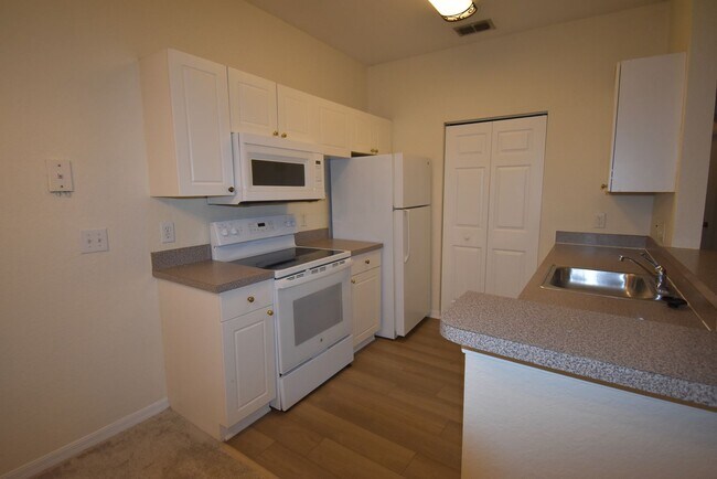 Building Photo - 850 Grand Regency Pointe
