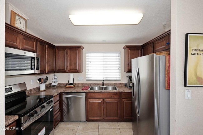 Building Photo - 6066 S Oakmont Dr