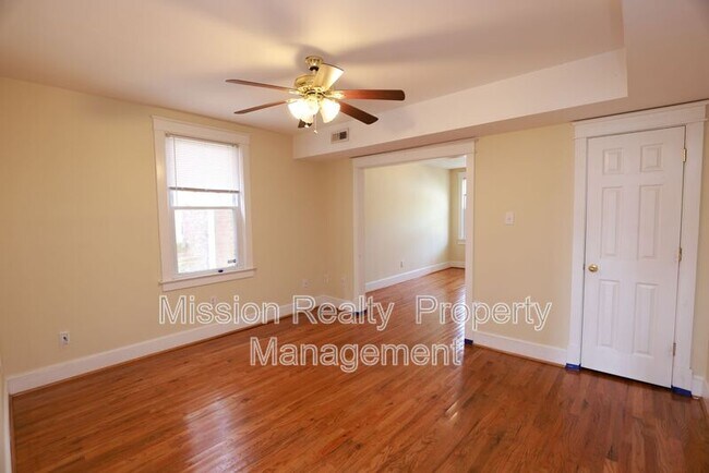 Building Photo - 1400 Bainbridge St