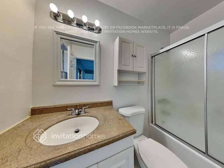 Building Photo - 5042 SW 89th Ave