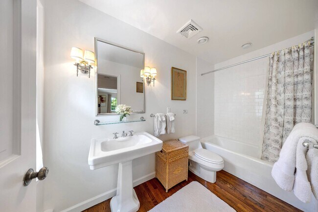 Building Photo - 154 Captains Neck Ln