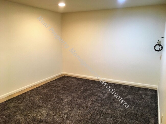 Building Photo - 3 Bedroom House for Rent