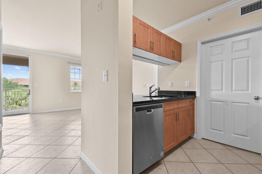 Building Photo - 6556 Emerald Dunes Dr