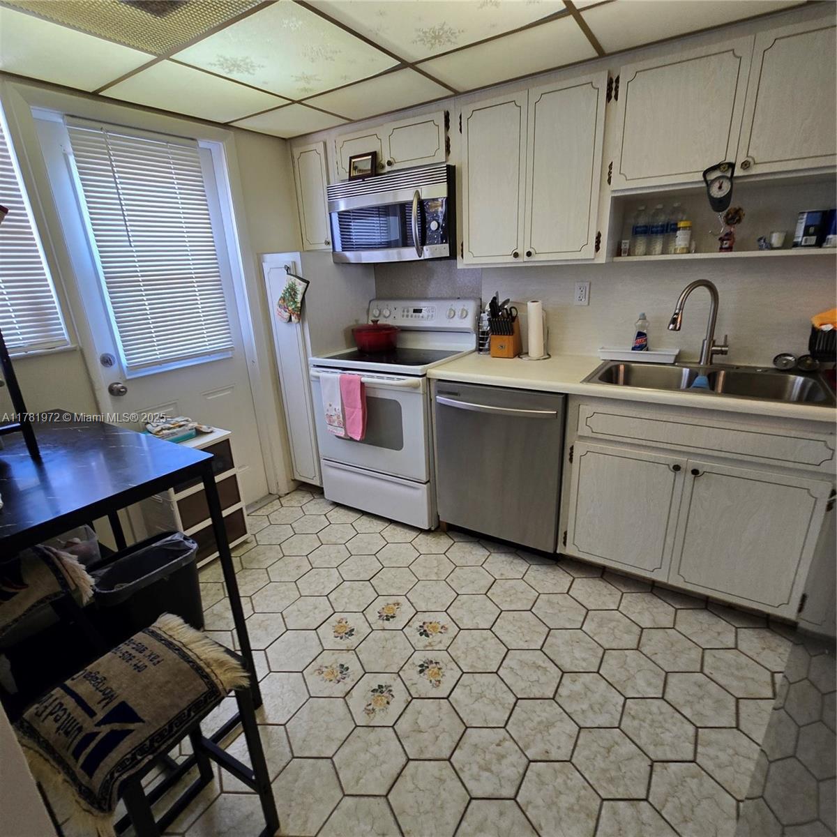 Building Photo - 2097 S Ocean Dr