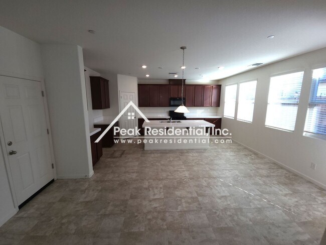 Building Photo - Newer North Natomas 3bd/2.5ba House with Loft & 2 Car Garage