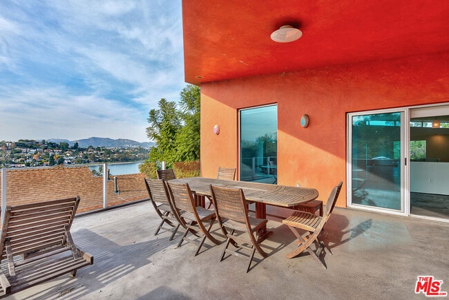 Building Photo - 2337 Baxter St