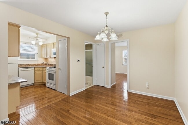 Building Photo - 1201 Normandy Ct