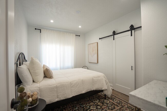 Building Photo - 2708 Cincinnati St