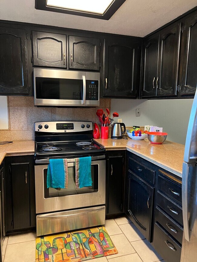 Building Photo - TOWNHOME IN MESA DEL SOL!
