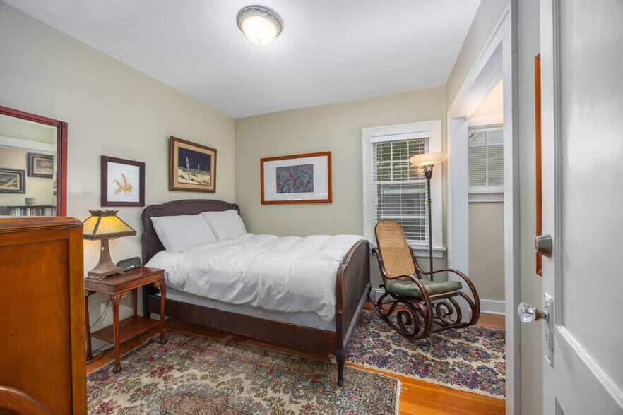 Building Photo - 630 Pleasant St