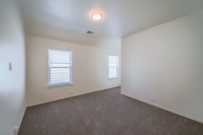 Building Photo - 11606 Canyon Woods Dr