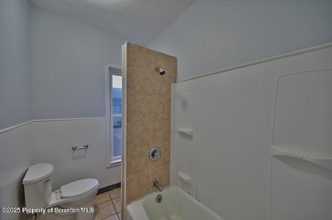 Building Photo - 1416 Capouse Ave