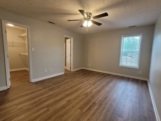 Building Photo - 317 Buckeye Dr