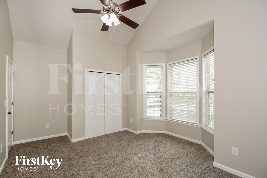 Building Photo - 30 Horseshoe Ln