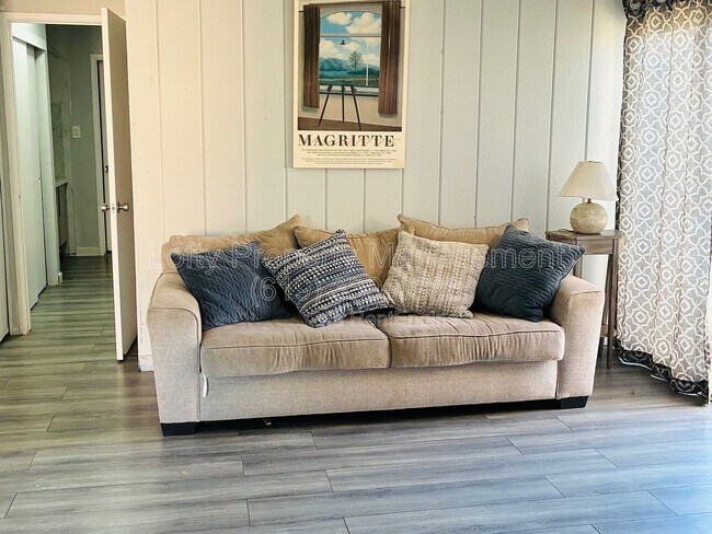 Building Photo - 3254 Ashford St