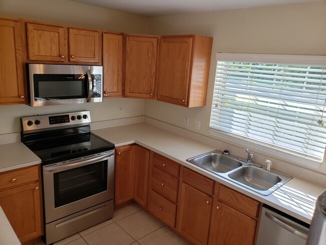 Building Photo - $1495.00 - 3/2/1 - Duplex - Move In Special