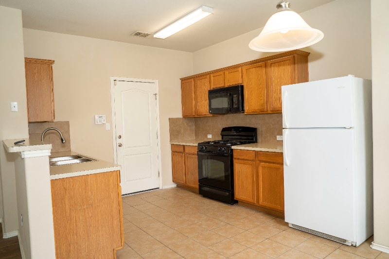 Building Photo - 3516 Savage Springs Dr