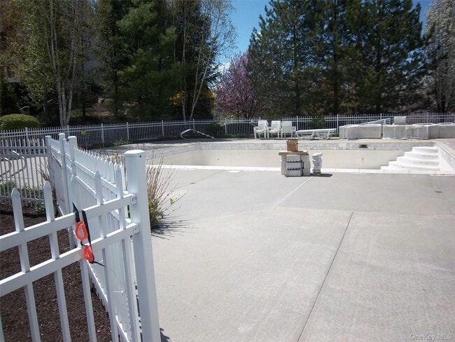 Building Photo - 36 Briarbrook Dr