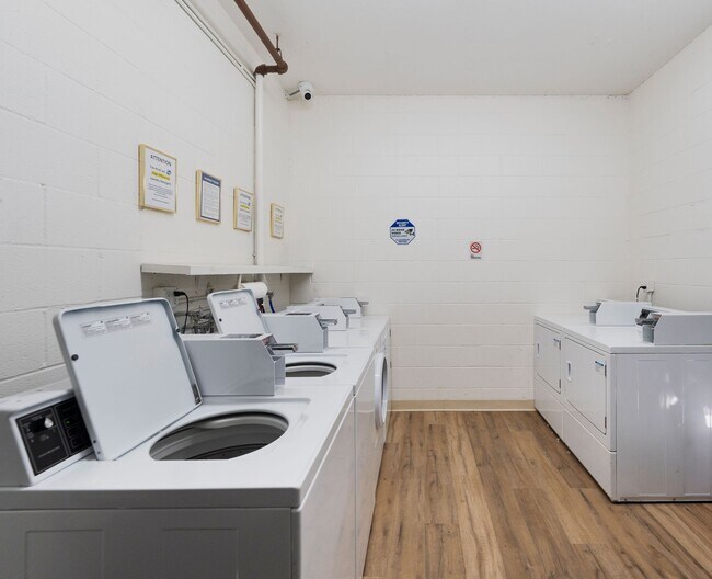 Building Photo - 730 Esplanade