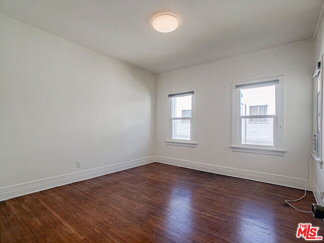 Building Photo - 109 S Berendo St