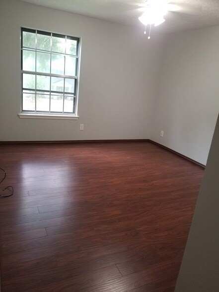 Building Photo - 3911 Brightwood Dr