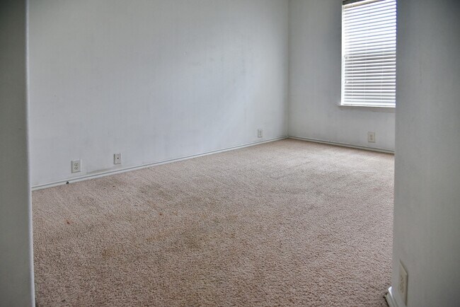 Building Photo - 13600 Breton Ridge St