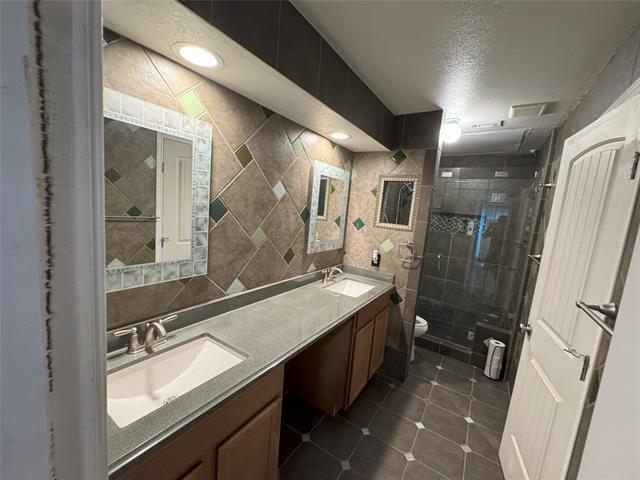 Building Photo - 2736 Silver Creek Dr