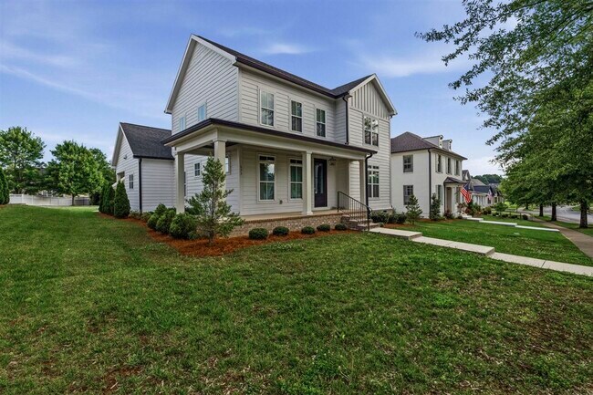 Building Photo - 633 Village Way