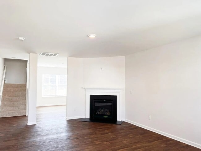 Building Photo - 127 Poplarville Dr