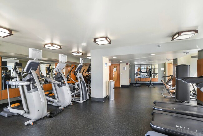 Building Photo - 345 N La Salle Dr