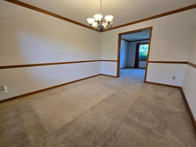 Building Photo - Beautiful 4 bedroom home in Normal!