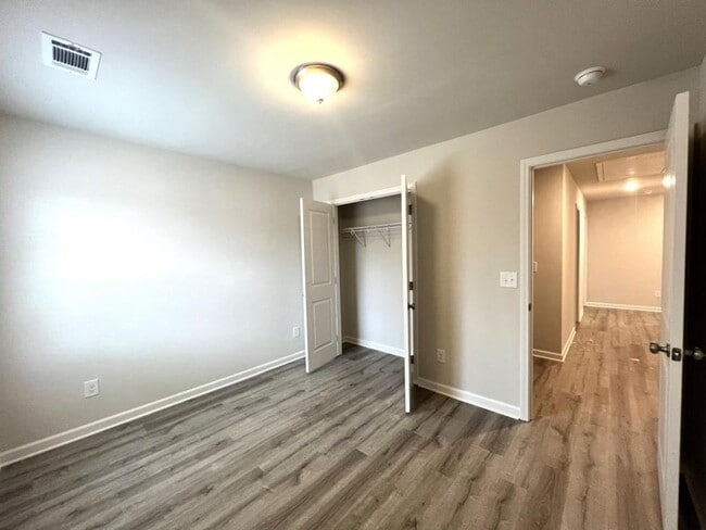 Building Photo - 149 Chase Xing