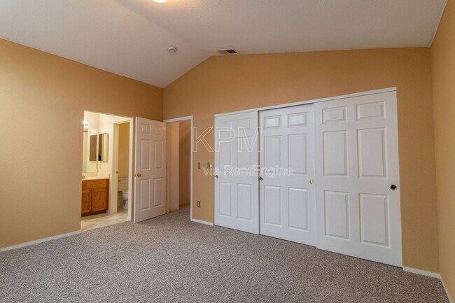 Building Photo - 1106 Klemeyer Cir