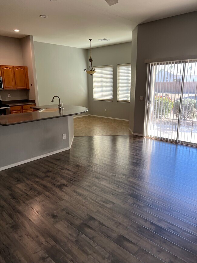 Building Photo - 25 S Quinn Cir