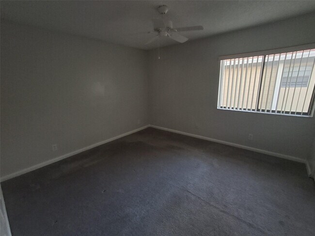 Building Photo - 2611 Riverside Dr