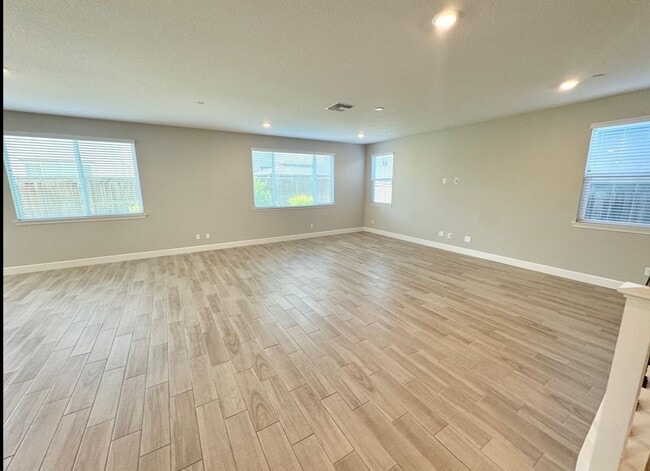 Building Photo - Beautiful home in Springlake!!