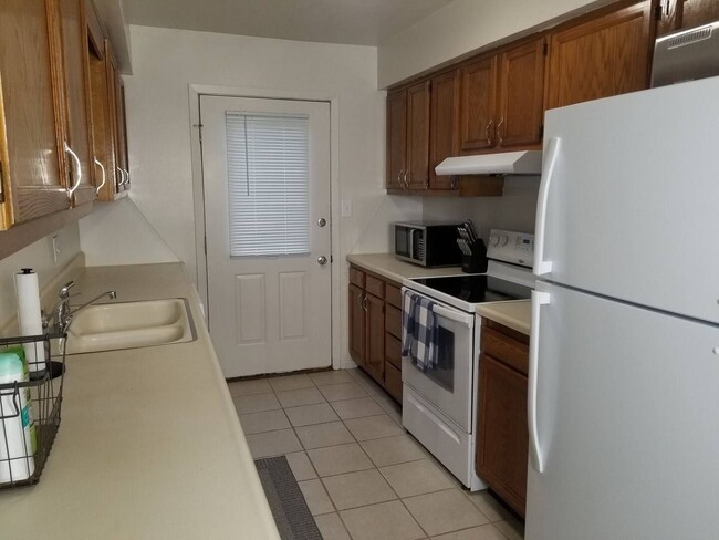 Building Photo - Plainfield Dr 1538-40