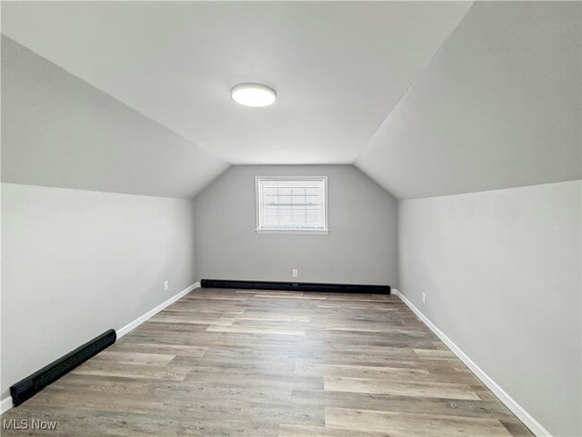 Building Photo - 54 Juanita St