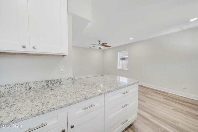 Building Photo - 3904 Ocean View Dr