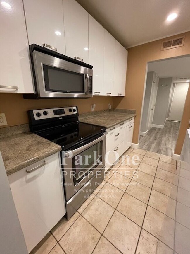 Building Photo - Spacious Condo Near Downtown Walnut Creek ...