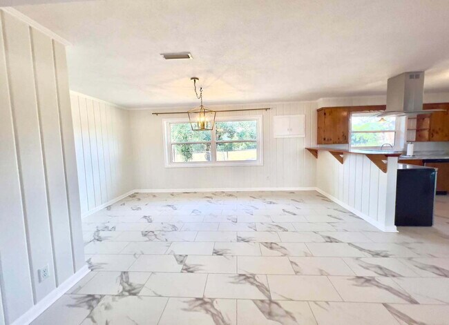 Building Photo - 1337 Broad St