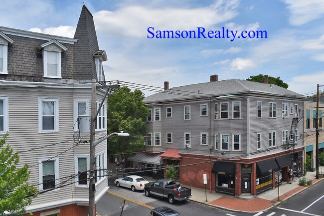 Building Photo - 387 Wickenden St