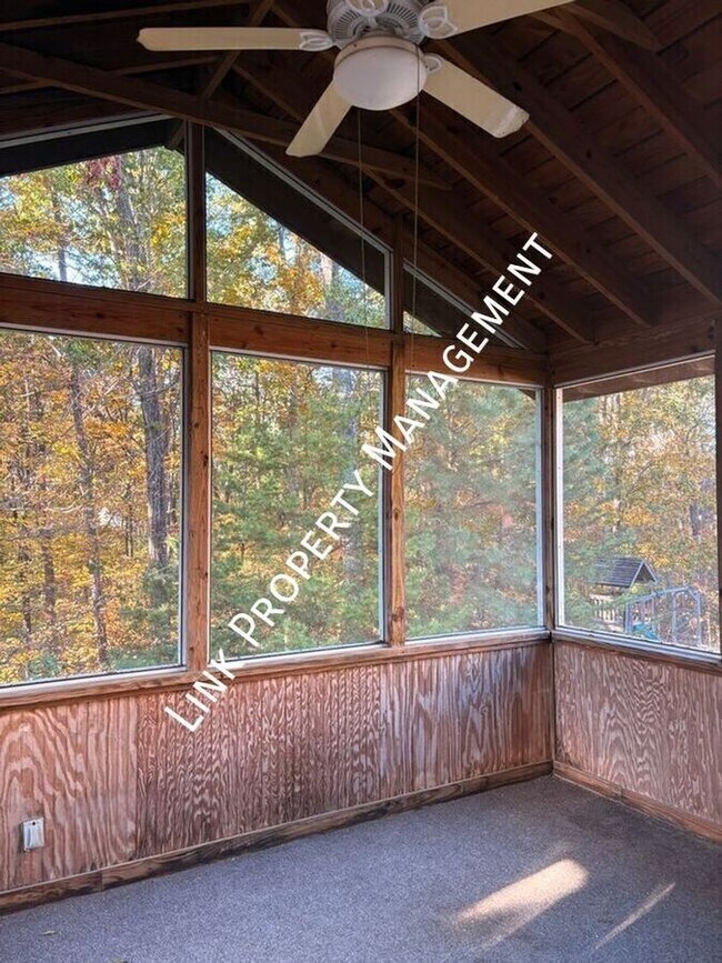 Building Photo - 6383 Rim Crest Ln