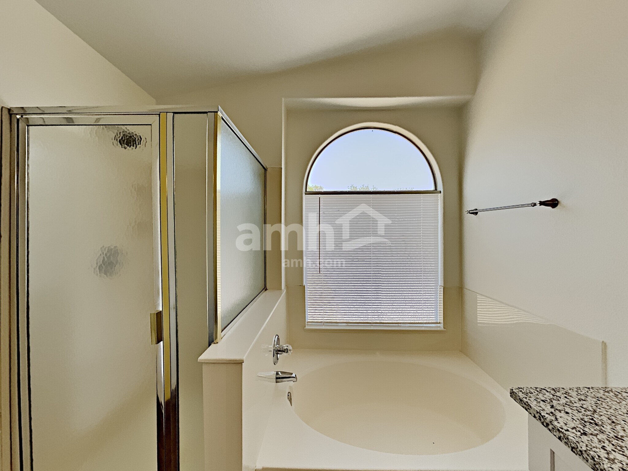 Building Photo - 12554 W Holly St