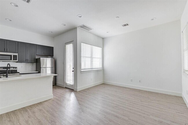 Building Photo - 2527 Judiway St