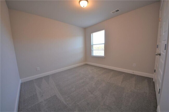 Building Photo - 246 Hellen Vly Dr